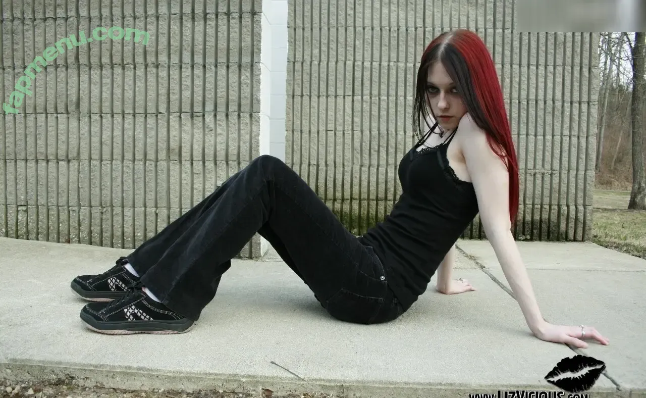 Liz Vicious nude photo #0174 (MissLizVicious / iheartlizvicious)