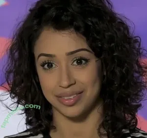 Liza Koshy / lizakoshy nude photo #0248