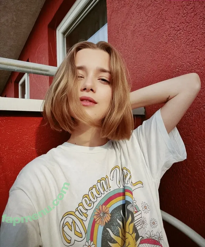 Liza Voroncova nude photo #0003 (LisaVoroncova / li.voroncova)