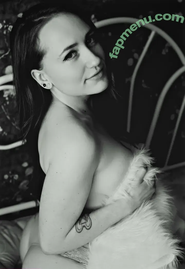 lizzielovevip nude photo #0046 (itslizzielovexo)