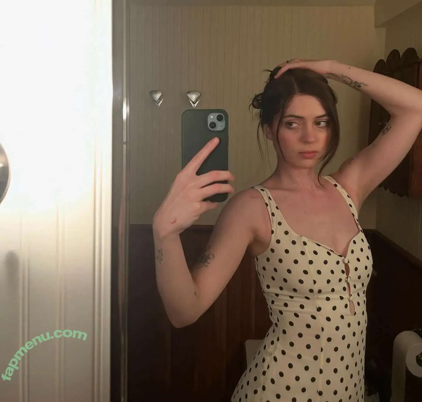 Lizzy McAlpine nude photo #0093 (lizzymcalpine)