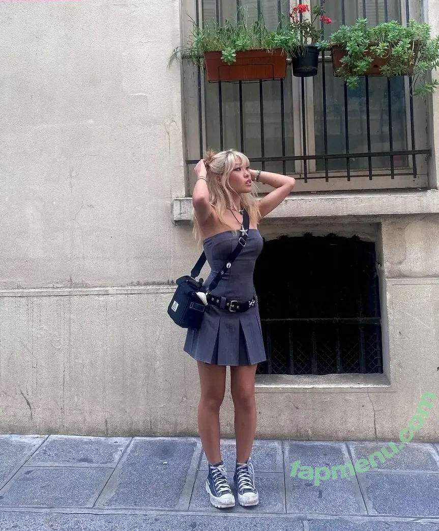 lliin04 nude photo #0002 (lliin04)