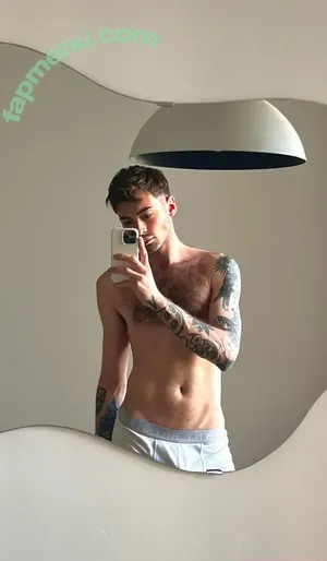 loganhell / logan.hellof nude photo #0005