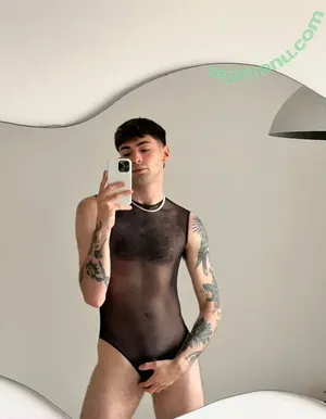loganhell / logan.hellof nude photo #0009