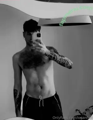 loganhell / logan.hellof nude photo #0012