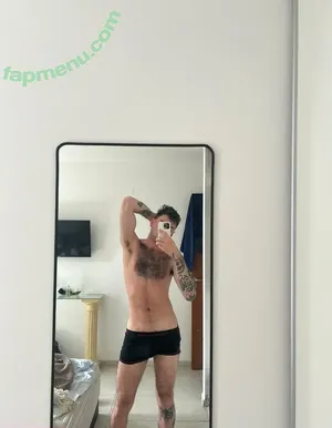 loganhell / logan.hellof nude photo #0018