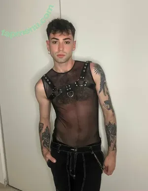 loganhell / logan.hellof nude photo #0020