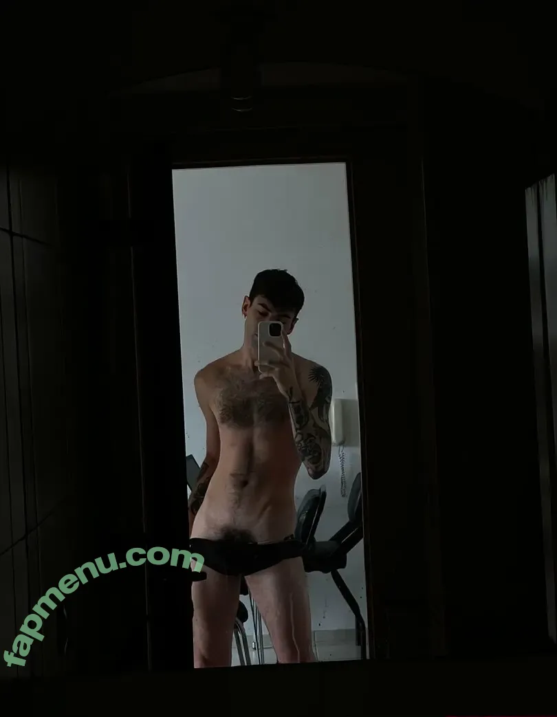 loganhell nude photo #0002 (logan.hellof)
