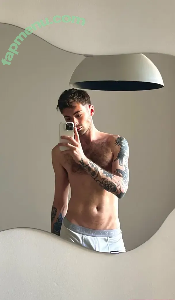 loganhell nude photo #0005 (logan.hellof)