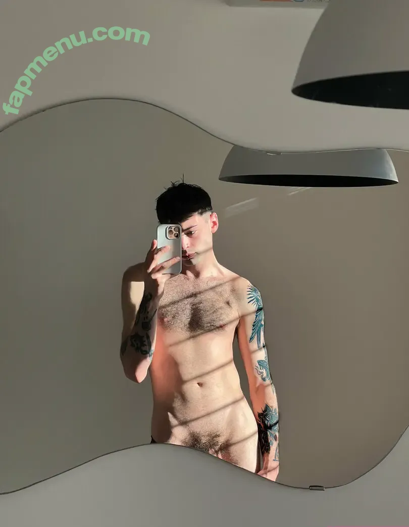 loganhell nude photo #0006 (logan.hellof)