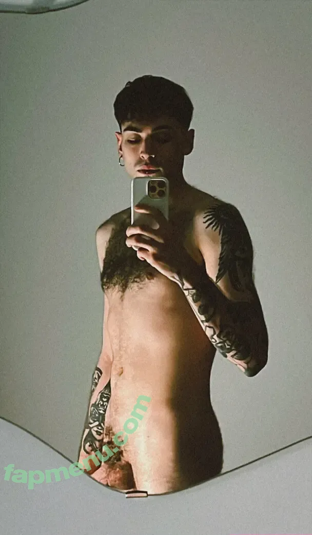 loganhell nude photo #0008 (logan.hellof)