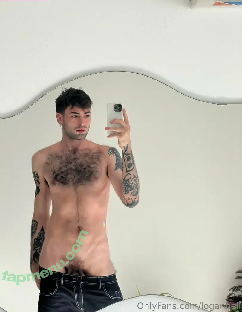 loganhell nude photo #0026 (logan.hellof)