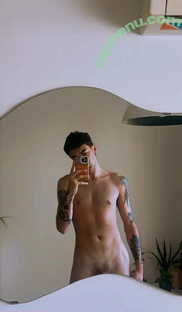 loganhell nude photo #0040 (logan.hellof)