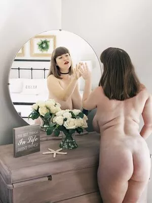 loisplz / lomeinnoodles19 nude photo #0118
