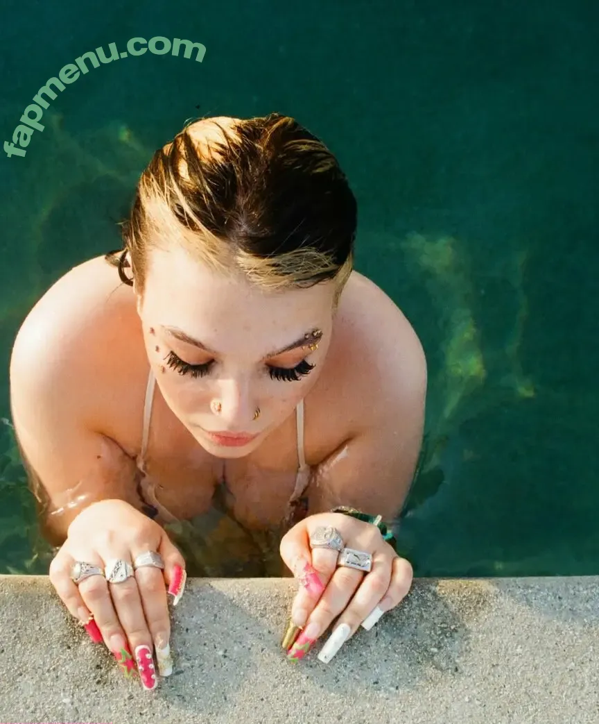 Lola Young nude photo #0001 (lolayounggg)