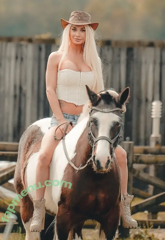 lolachristina nude photo #0023 (lolachristina)