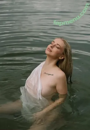 lolalyy / uwuikow nude photo #0010
