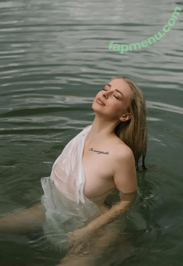 lolalyy nude photo #0010 (uwuikow)