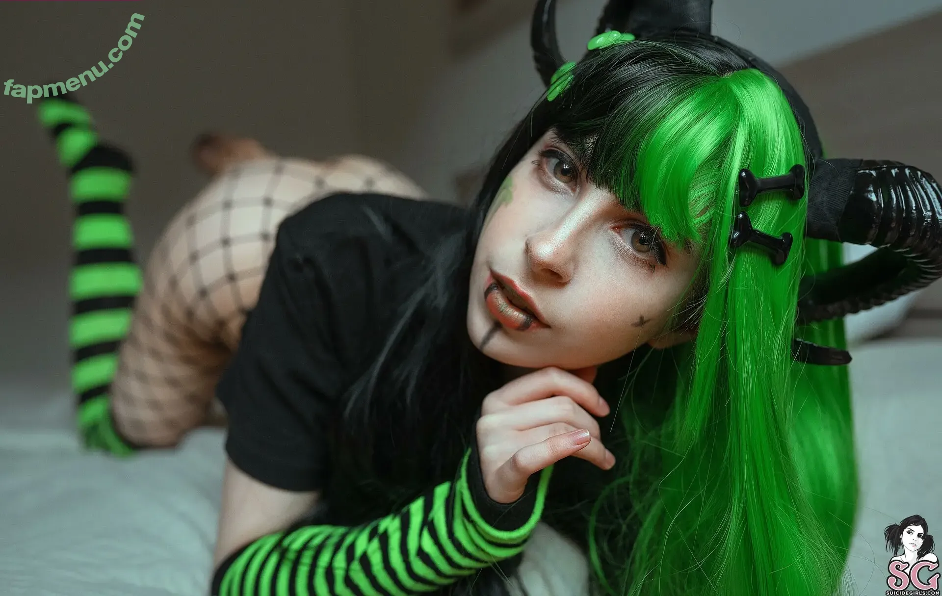 Loligaia nude photo #0121 (loligaia2)