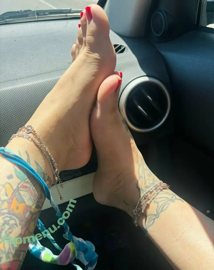 lollipoptoes2025 nude photo #0015 (the_pleasure_of_gourmands)