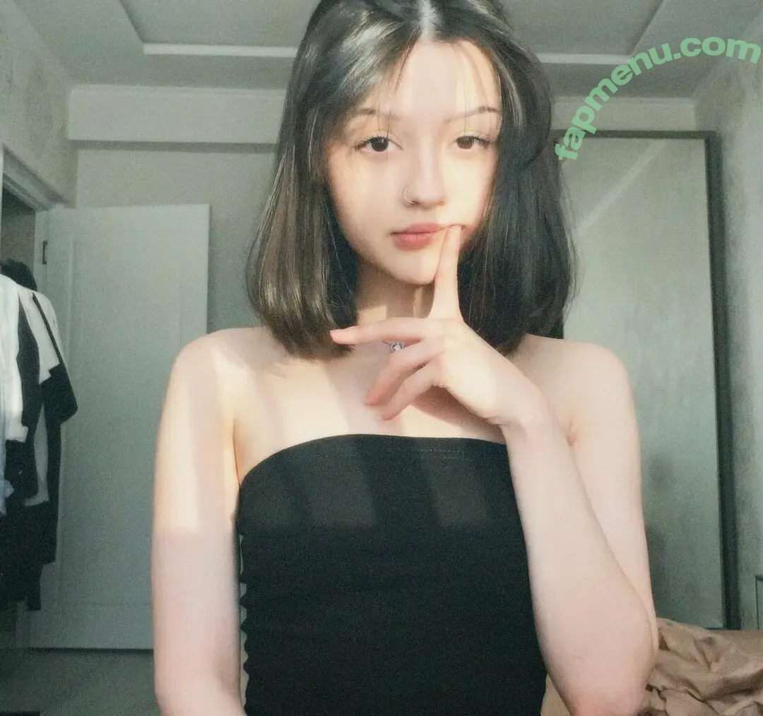 Loonassoftfeet nude photo #0006 (loona_softfeet)