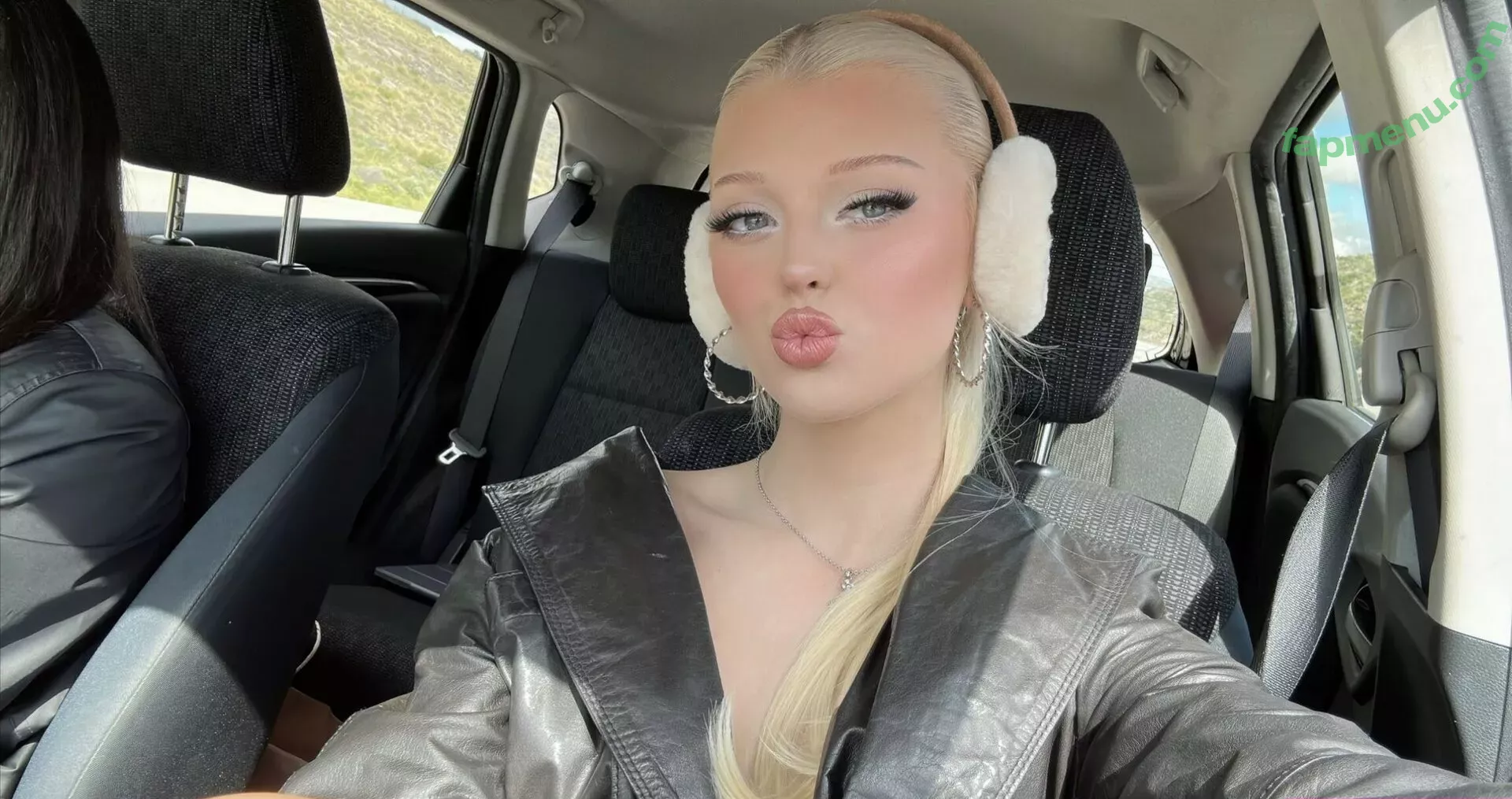 Loren Gray nude photo #0423 (iamlorengray / loren / lorengray)