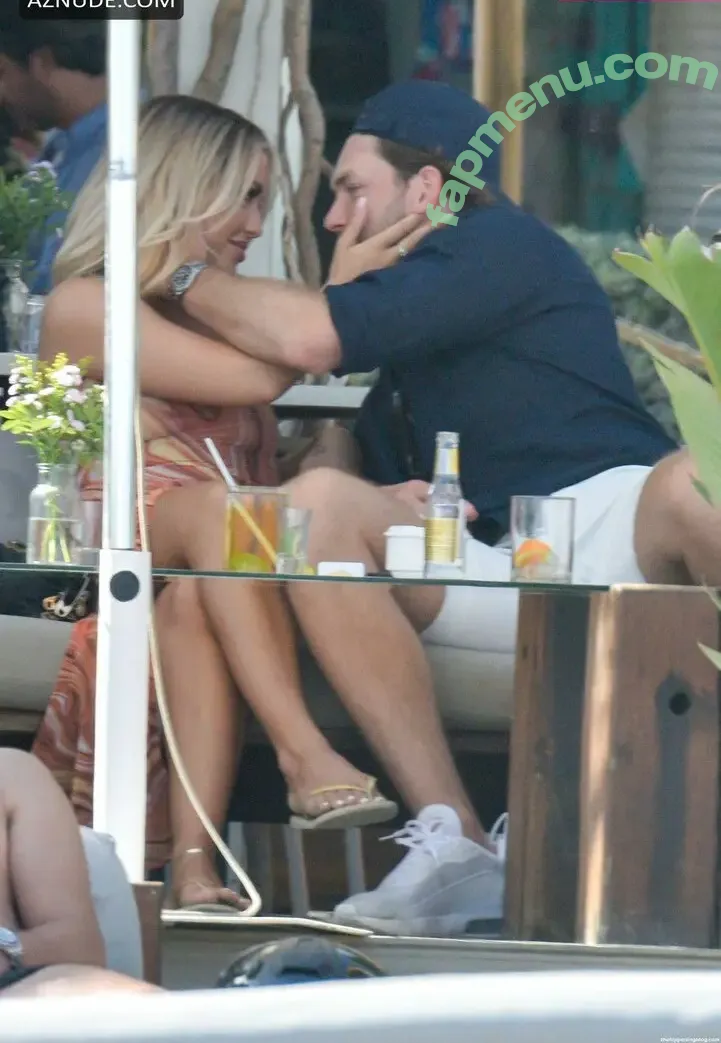Lottie Tomlinson nude photo #0019 (Lottie Tomlinson)