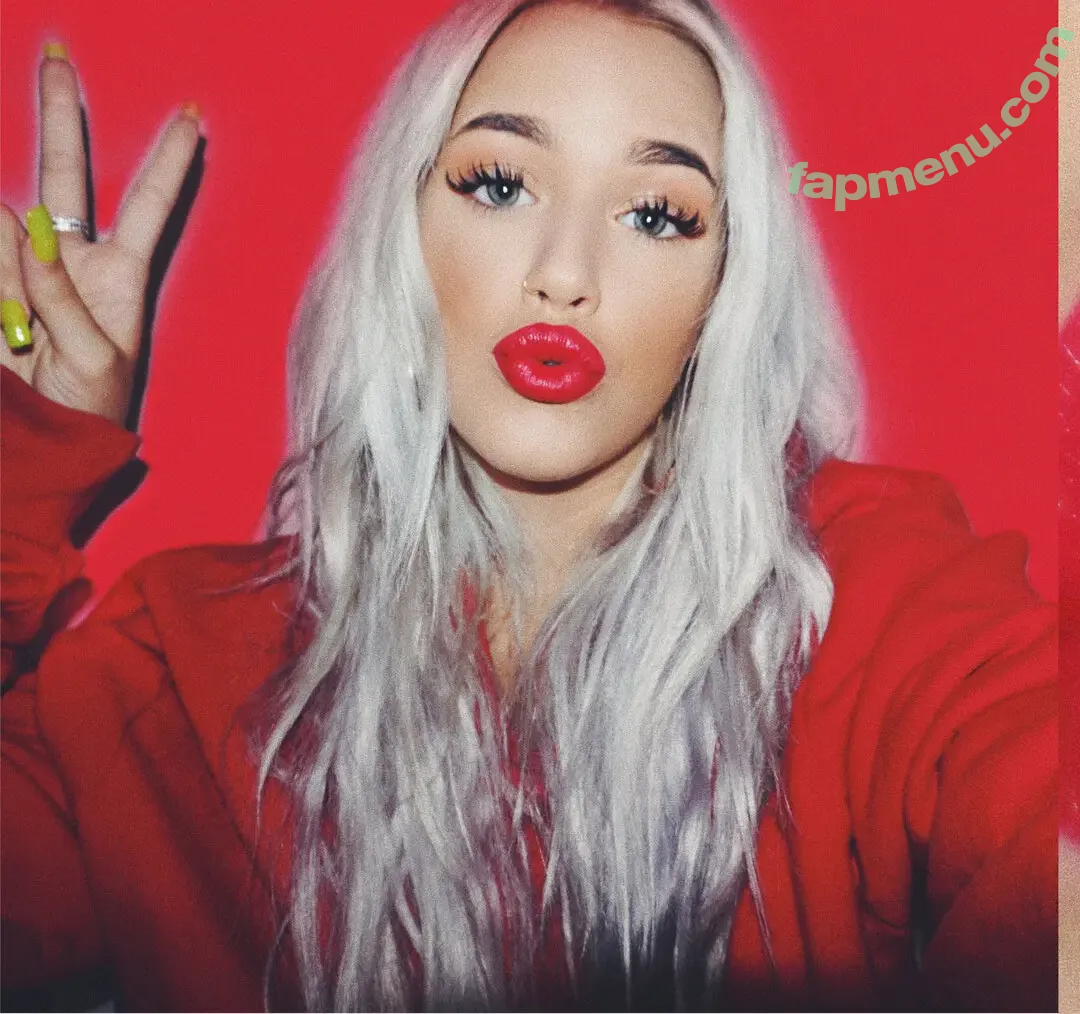 Lottie Tomlinson nude photo #0020 (Lottie Tomlinson)