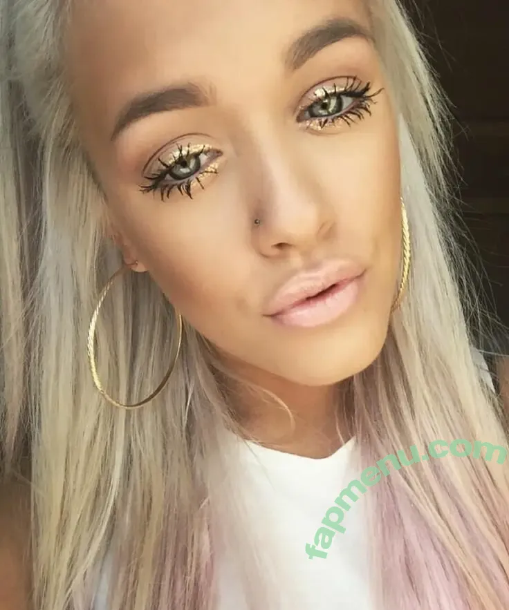 Lottie Tomlinson nude photo #0028 (Lottie Tomlinson)