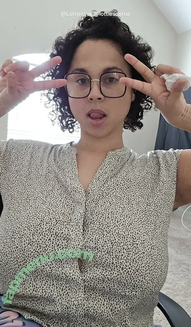 lottielive nude photo #0010 (lottiedottielive)