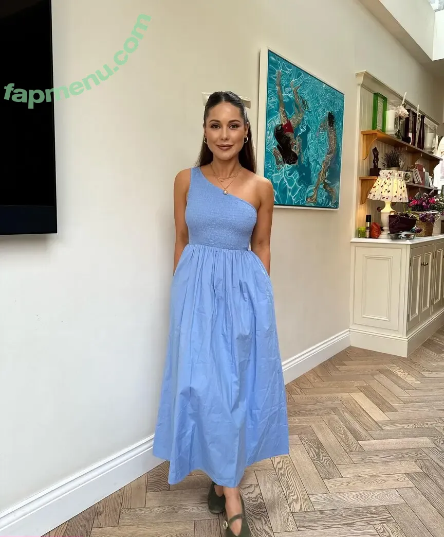 Louise Thompson nude photo #0032 (louise.thompson / samt907)