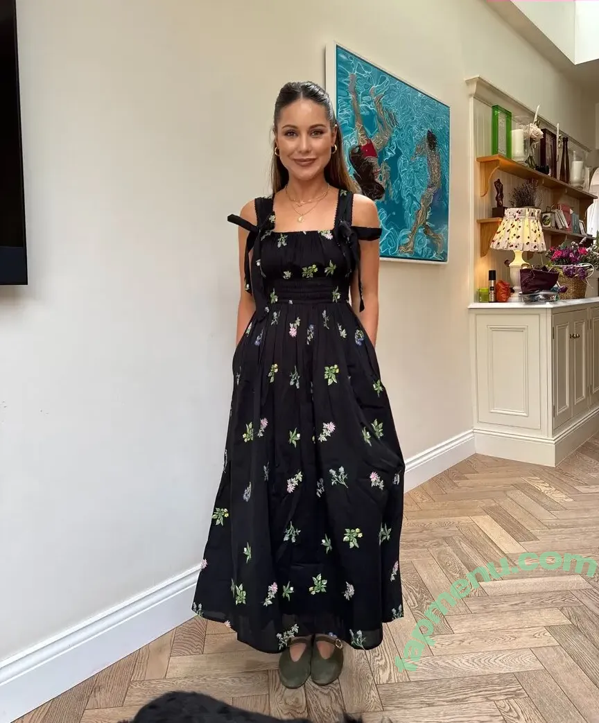 Louise Thompson nude photo #0037 (louise.thompson / samt907)