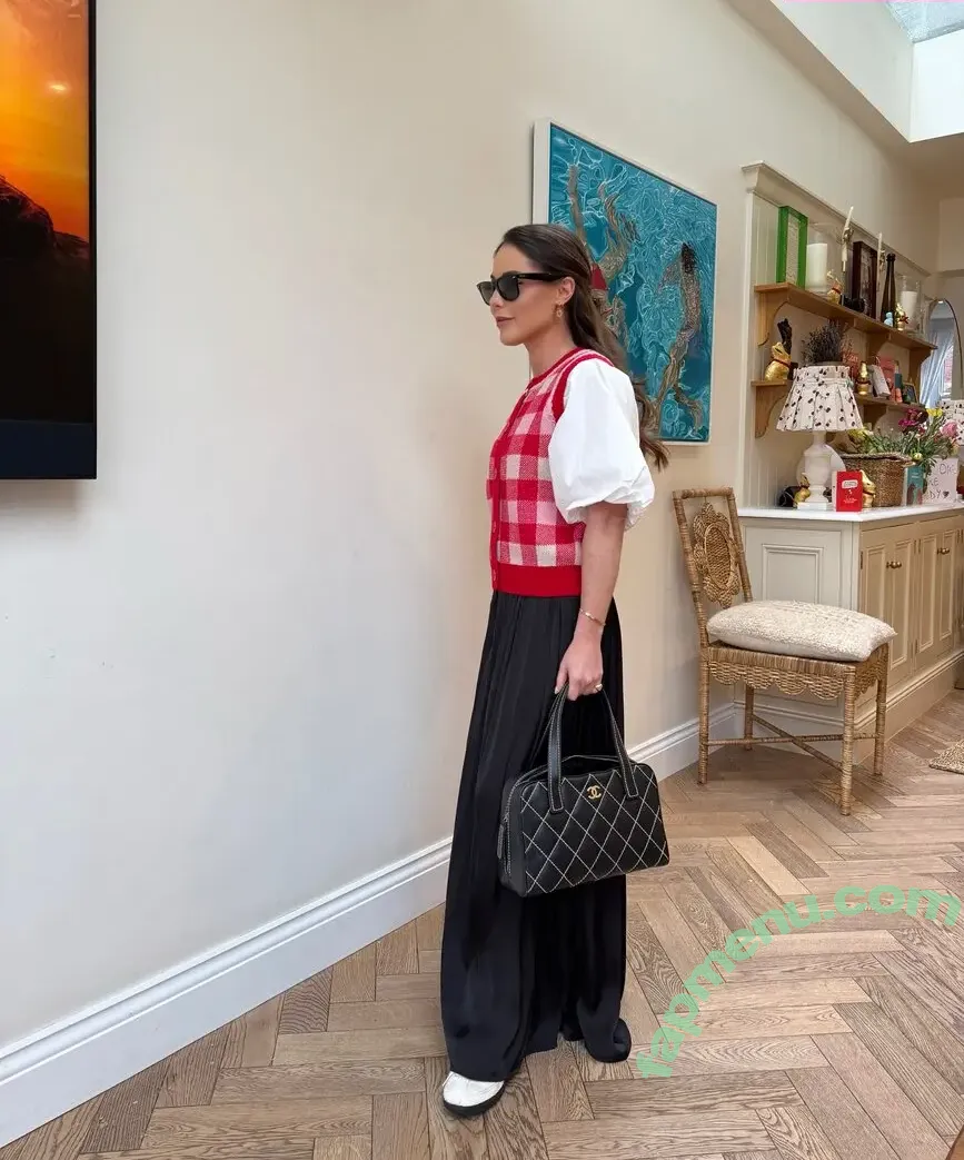 Louise Thompson nude photo #0048 (louise.thompson / samt907)