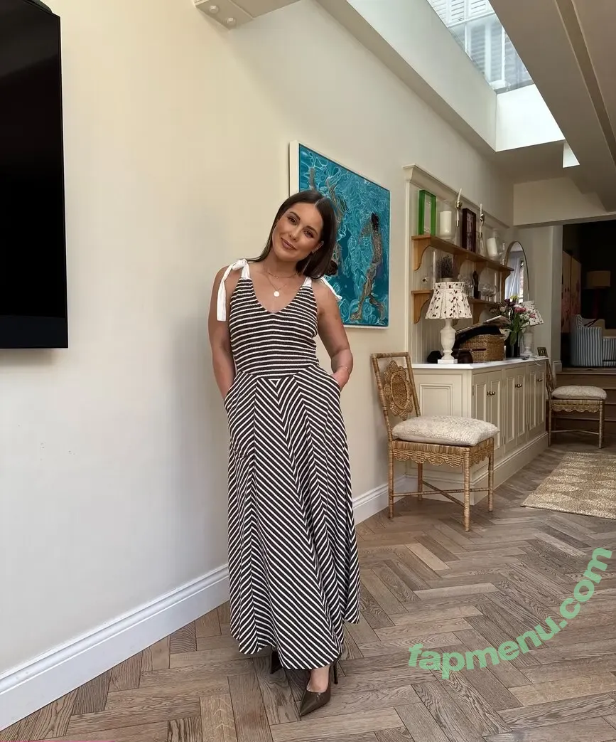 Louise Thompson nude photo #0059 (louise.thompson / samt907)