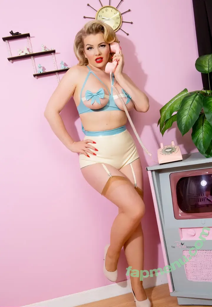 Loula Belle nude photo #0034 (The Plegan Pinup / loulabellee / thepleganpinup)