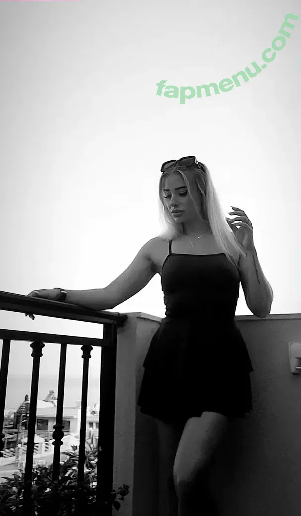 Loveexx nude photo #0019 (Laura_xx96 / Loveeee)