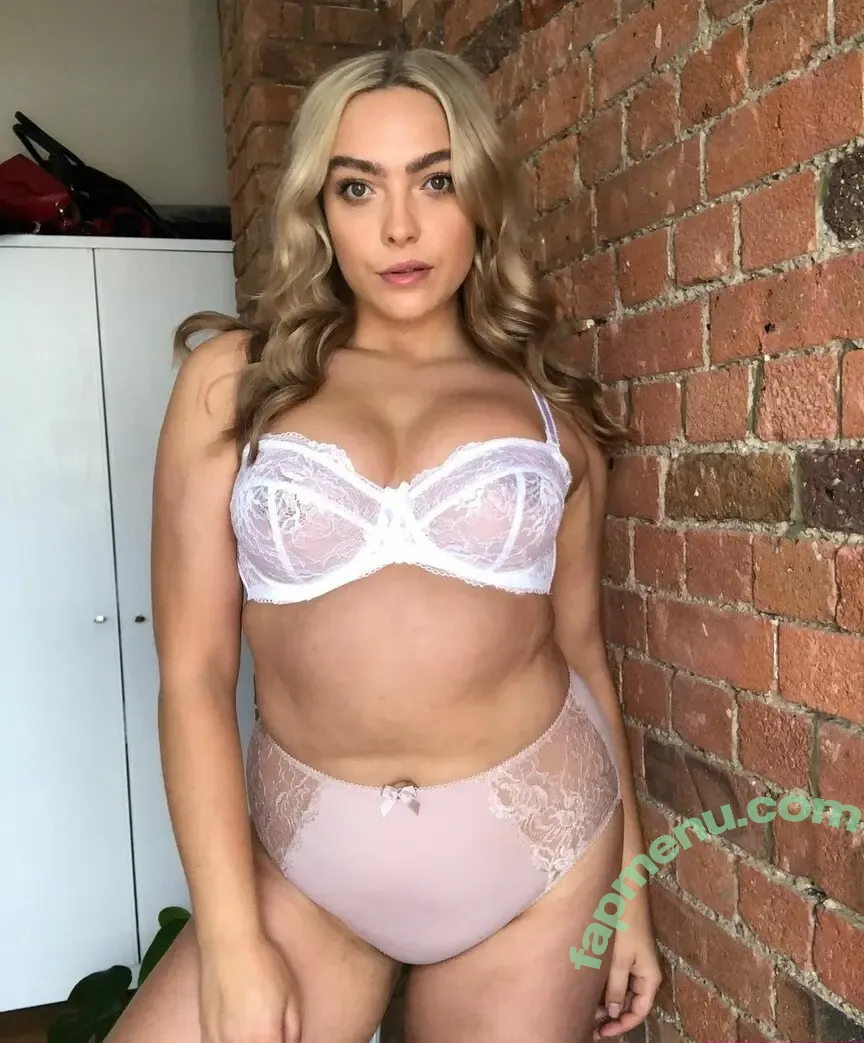Lucy Bennet nude photo #0004 (Lucy Bennet)
