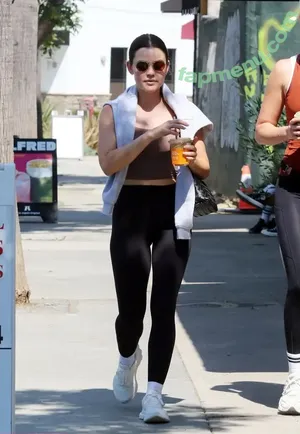 Lucy Hale / lucyhale nude photo #0980