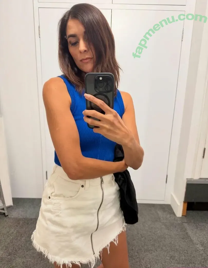 Lucy Verasamy nude photo #0056 (lucyweather / tasmin)