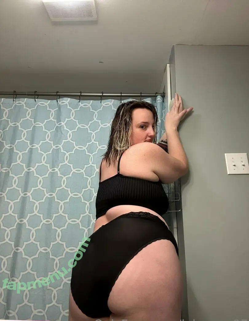 lulanana97 nude photo #0001 (lularanaebae)