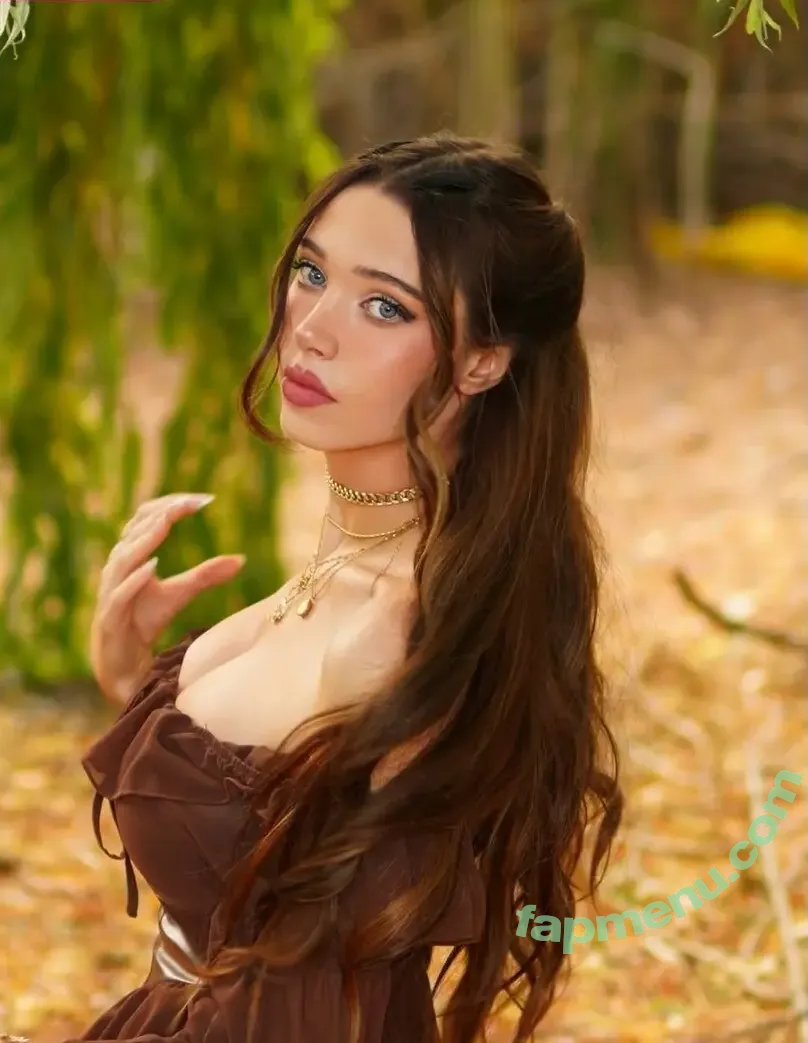 lydiaviolet nude photo #0011 (lydiavioletttv)