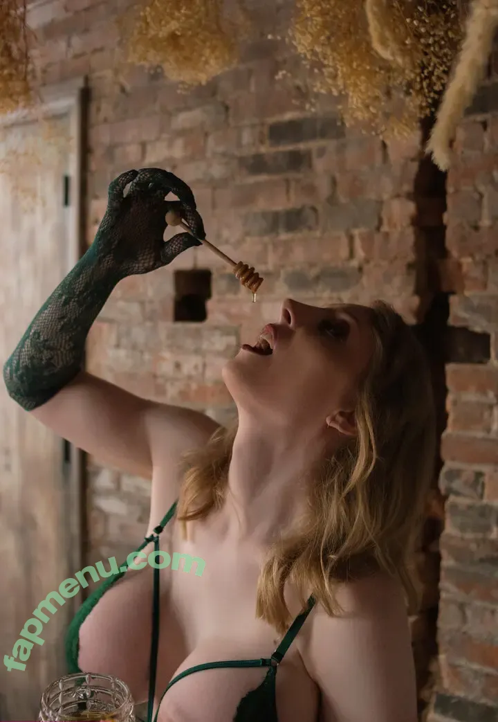 lyralore nude photo #0022 (lyraloremodel)