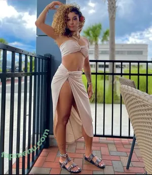 Lyric Swann / curlylyric22 nude photo #0054