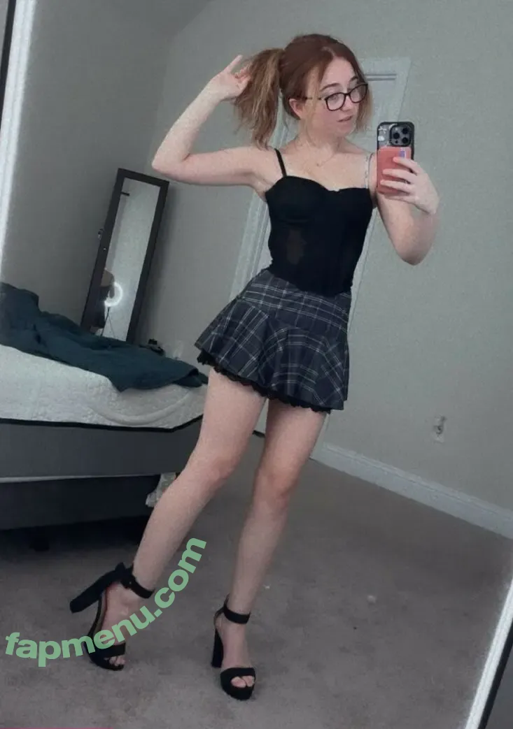 Lyssaurora nude photo #1359 (Lyssaurora)