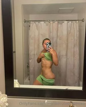 MacKenzie Brooke / mackenziebrookexo / mbpuricelli nude photo #0016