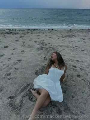 MacKenzie Brooke / mackenziebrookexo / mbpuricelli nude photo #0106