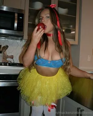MacKenzie Brooke / mackenziebrookexo / mbpuricelli nude photo #0161