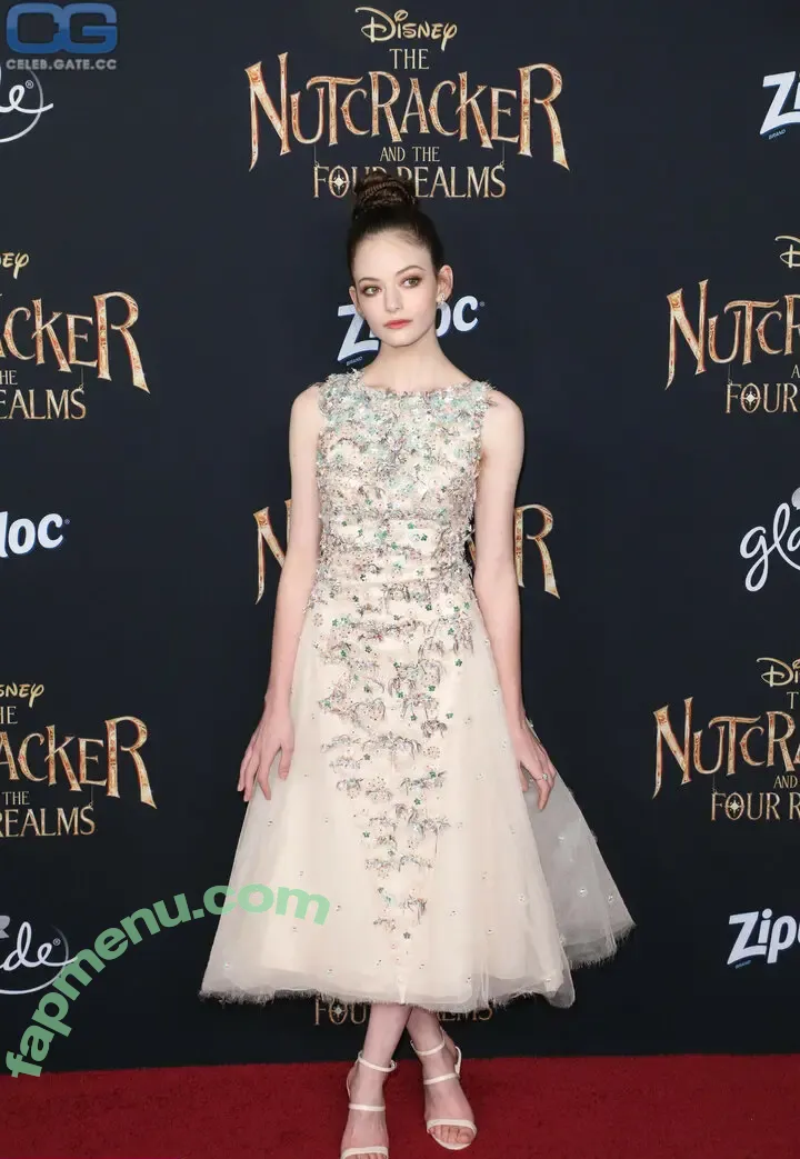 Mackenzie Foy nude photo #0074 (mackenziefoy)
