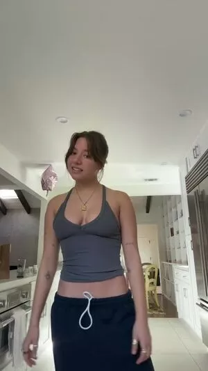 Mackenzie Ziegler / kenzie nude photo #0807