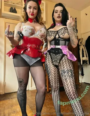Madam_esmeralda / madam_esmeralda2 nude photo #0013